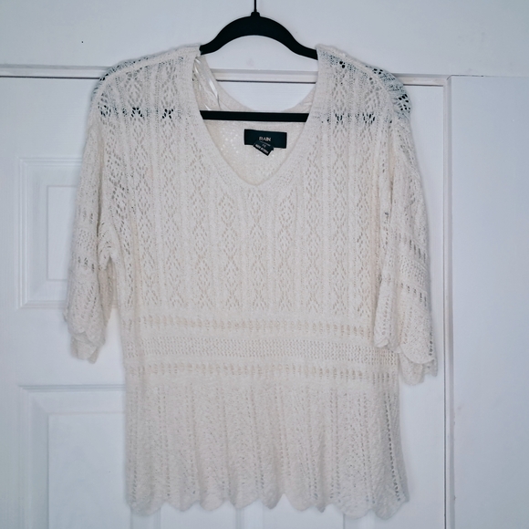 Elegant White Knit Top - Picture 2 of 5